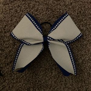 Cheer bow